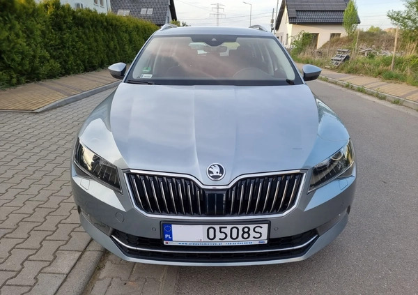 Skoda Superb cena 106899 przebieg: 72000, rok produkcji 2018 z Sosnowiec małe 742